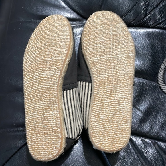 Toms - Picture 4 of 4